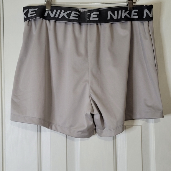 * Nike Women's MidRise DriFIT Attack Foldover Training Shorts Light Grey Size XL - Picture 9 of 15
